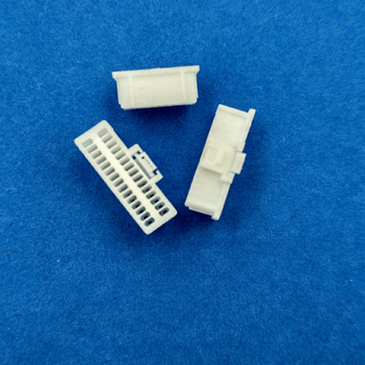 1.0mm ピッチワイヤ 板への接続家具 モレックス501189の同等 ブラスコンタクト PA66
